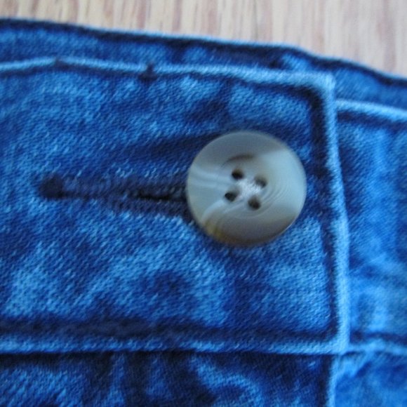 SONOMA WOMEN'S SIZE 8 JEAN SHORTS MED BLUE STONE WASHED DENIM HIGH WAIST 80'S - Picture 2 of 8